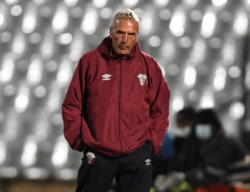 Official: Middendorp Departs Swallows, New Club Confirmed