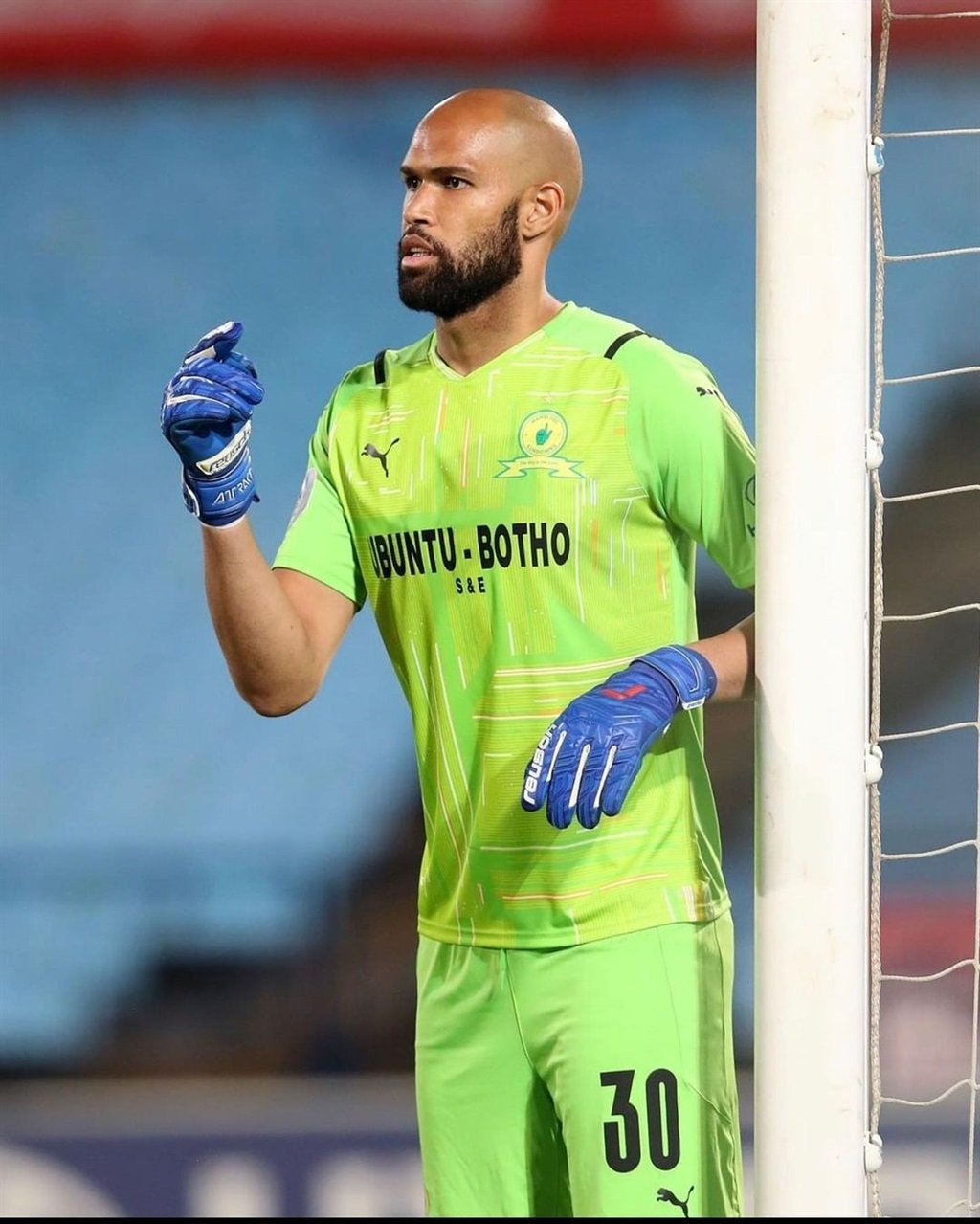 Sundowns’ Goalkeeping Dilemma: Balancing Loans and Contracts