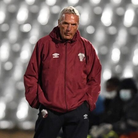 Official: Middendorp Departs Swallows, New Club Confirmed